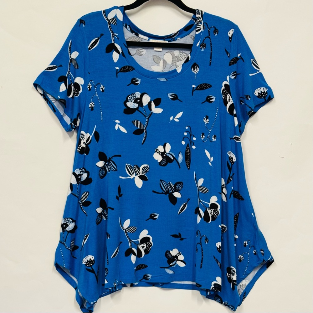 Finn & Grace Floral Blue Women's Top